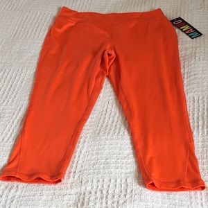 NWT girls size L 14 Capri exercise pants